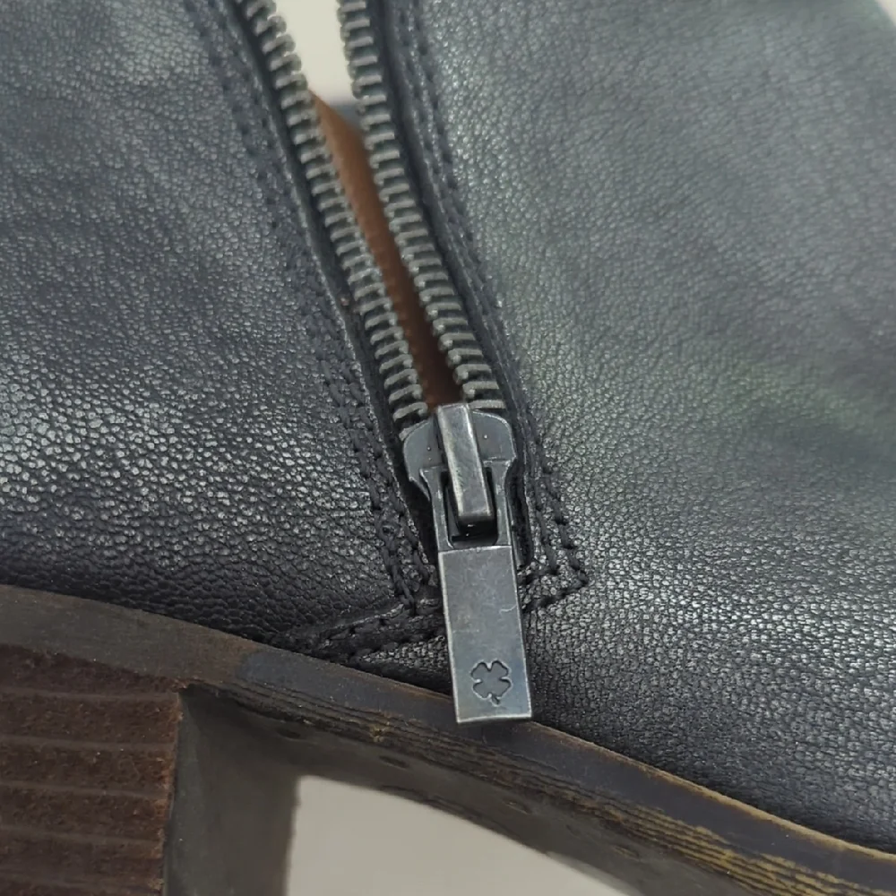 Lucky 🍀 Brand - Gunmetal Silver Booties - Picture 8 of 10